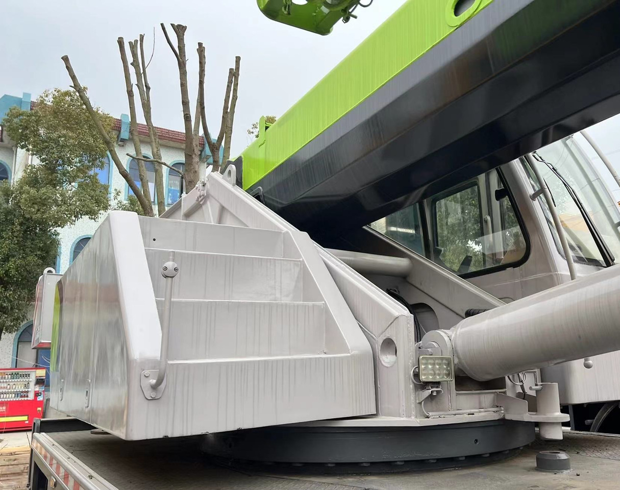 ZOOMLION Crane 33Ton - All terrain crane: picture 4 ZOOMLION Crane 33Ton - All terrain crane: picture 4