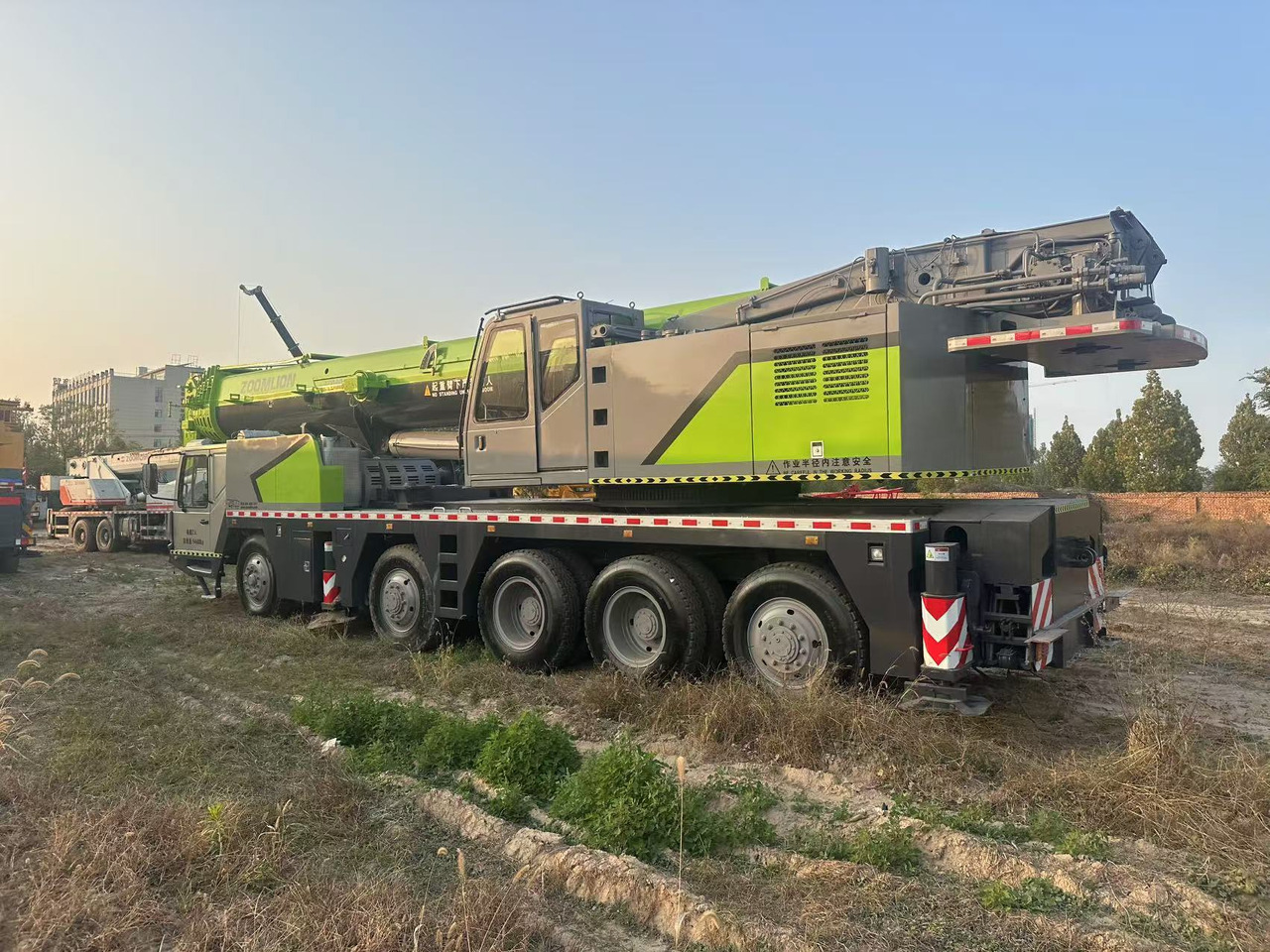 ZOOMLION Crane 90 Ton Click Here for Discount - All terrain crane: picture 4 ZOOMLION Crane 90 Ton Click Here for Discount - All terrain crane: picture 4