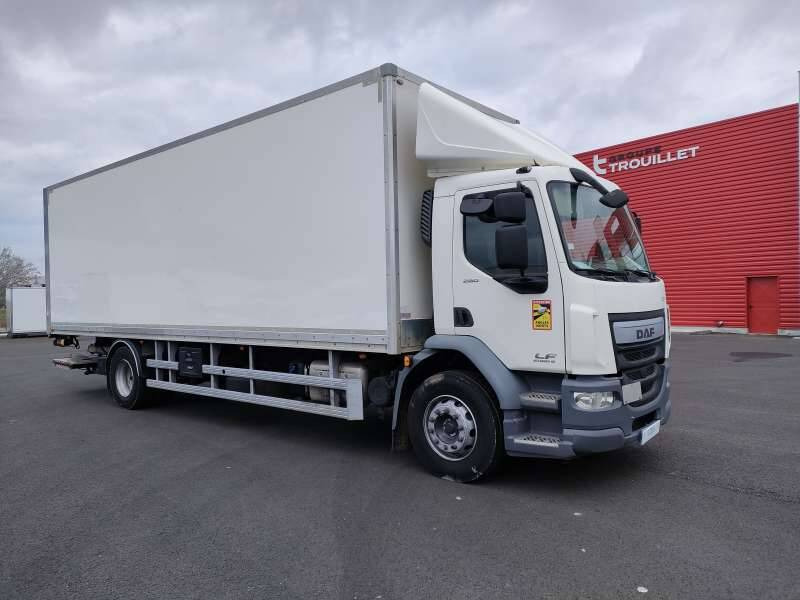 Camion Porteur 19 TONNES 280 CV HAYON PORTE RELEVANTE - Box truck: picture 1 Camion Porteur 19 TONNES 280 CV HAYON PORTE RELEVANTE - Box truck: picture 1