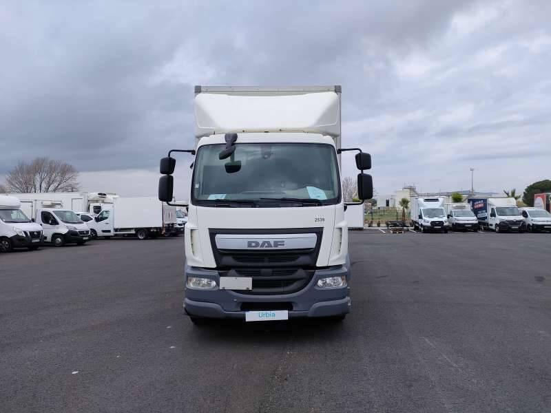 Camion Porteur 19 TONNES 280 CV HAYON PORTE RELEVANTE - Box truck: picture 2 Camion Porteur 19 TONNES 280 CV HAYON PORTE RELEVANTE - Box truck: picture 2