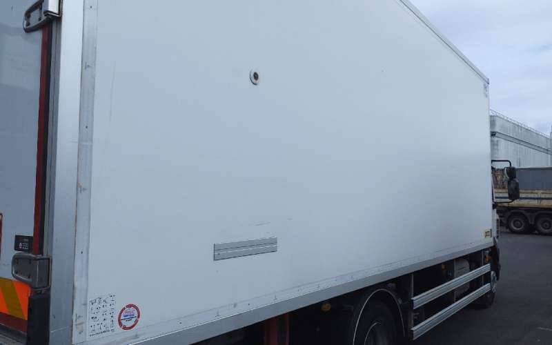 Camion Porteur FRIGO 14 TONNES 250 CV HAYON CARROSSERIE KLEGE MONO TEMP GROUPE CARRIER SUPRA 85 - Refrigerator truck: picture 3 Camion Porteur FRIGO 14 TONNES 250 CV HAYON CARROSSERIE KLEGE MONO TEMP GROUPE CARRIER SUPRA 85 - Refrigerator truck: picture 3