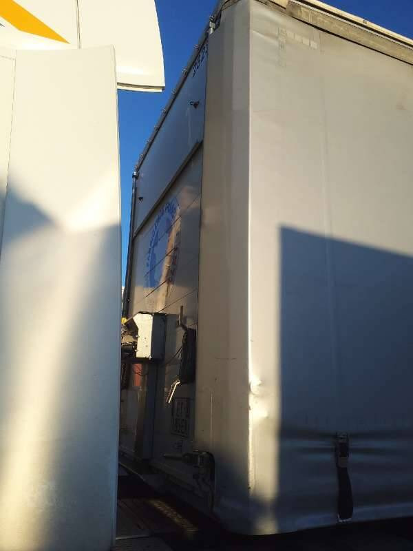Semi-remorque 3 Essieux 38 TONNES 2 PORTES AR REHAUSSABLE - Curtainsider semi-trailer: picture 2 Semi-remorque 3 Essieux 38 TONNES 2 PORTES AR REHAUSSABLE - Curtainsider semi-trailer: picture 2