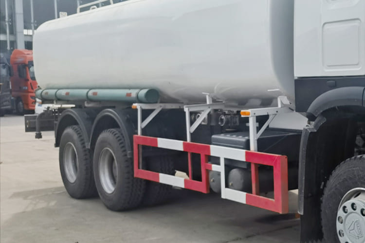 Howo Howo Water Tank Truck for Sale in Zambia - Tank truck: picture 5 Howo Howo Water Tank Truck for Sale in Zambia - Tank truck: picture 5