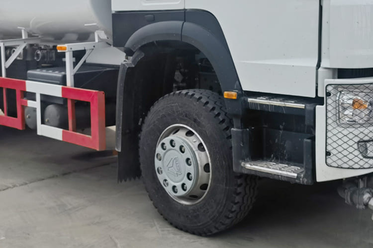 Howo Howo Water Tank Truck for Sale in Zambia - Tank truck: picture 4 Howo Howo Water Tank Truck for Sale in Zambia - Tank truck: picture 4