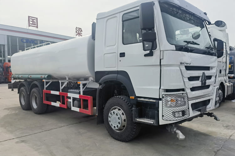 Howo Howo Water Tank Truck for Sale in Zambia - Tank truck: picture 2 Howo Howo Water Tank Truck for Sale in Zambia - Tank truck: picture 2