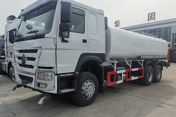 Howo Howo Water Tank Truck for Sale in Zambia - Tank truck: picture 1 Howo Howo Water Tank Truck for Sale in Zambia - Tank truck: picture 1