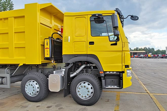 SINOTRUK Howo 430 8x4 Dump Truck Price for Sale in Senegal - Tipper: picture 3 SINOTRUK Howo 430 8x4 Dump Truck Price for Sale in Senegal - Tipper: picture 3