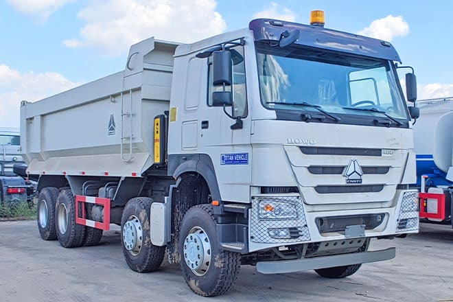 SINOTRUK Howo 8x4 Tipper Truck for Sale in Guinea - Tipper: picture 3 SINOTRUK Howo 8x4 Tipper Truck for Sale in Guinea - Tipper: picture 3