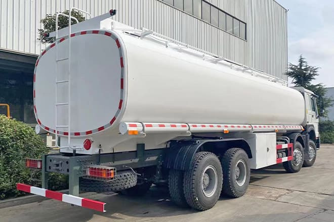 SINOTRUK Howo Stainless Steel Fuel Tanks for Trucks for Sale in Paraguay - Tank truck: picture 2 SINOTRUK Howo Stainless Steel Fuel Tanks for Trucks for Sale in Paraguay - Tank truck: picture 2