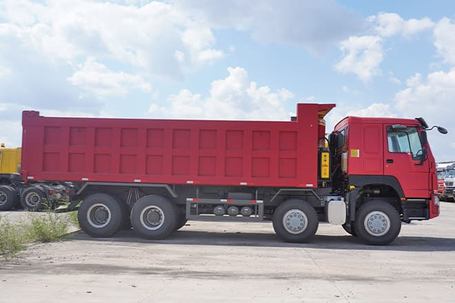 SINOTRUK Sinotruk Howo 8x4 Dump Truck for Sale in Cameroon - Tipper: picture 4 SINOTRUK Sinotruk Howo 8x4 Dump Truck for Sale in Cameroon - Tipper: picture 4