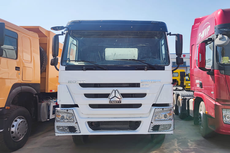 SINOTRUK Water Sprinkler Tanker for Sale in Malawi - Tank truck: picture 4 SINOTRUK Water Sprinkler Tanker for Sale in Malawi - Tank truck: picture 4