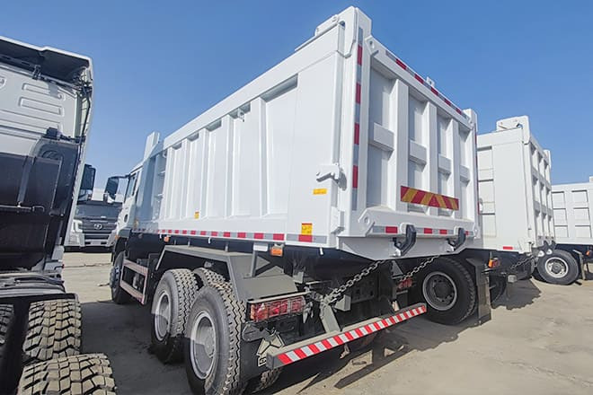 New Tipper for transportation of bulk materials TITAN Howo 6x4 10 Wheel Tipper Truck for Sale in Zambia: picture 6