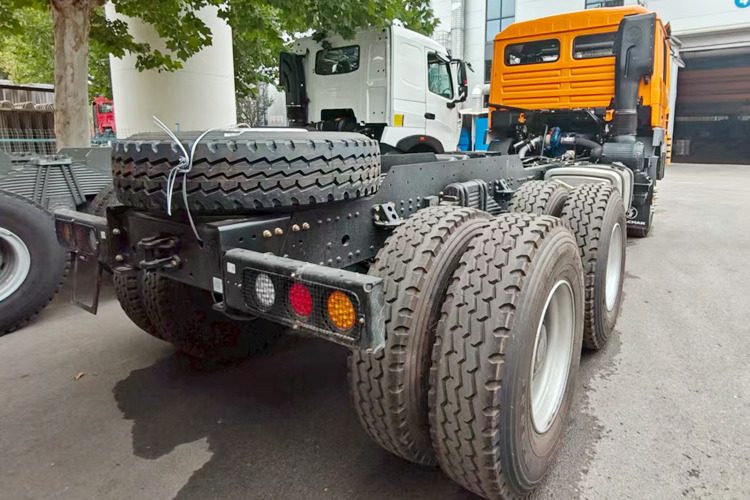 SHACMAN F3000 Shacman Truck Head for Sale in Saudi Arabia - Tractor unit: picture 3 SHACMAN F3000 Shacman Truck Head for Sale in Saudi Arabia - Tractor unit: picture 3