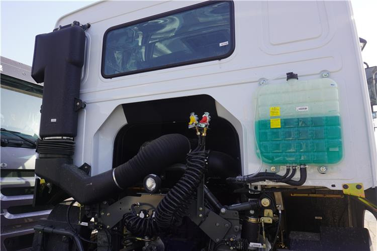 SINOTRUK Howo 430 Truck Head for Sale In Zambia - Tractor unit: picture 4 SINOTRUK Howo 430 Truck Head for Sale In Zambia - Tractor unit: picture 4