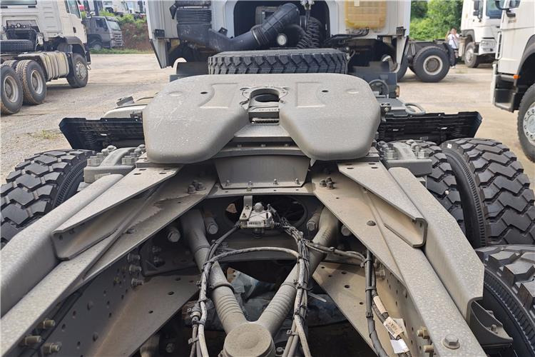 SINOTRUK Used Howo 400hp Tractor Truck for Sale In Nigeria Lagos - Tractor unit: picture 3 SINOTRUK Used Howo 400hp Tractor Truck for Sale In Nigeria Lagos - Tractor unit: picture 3