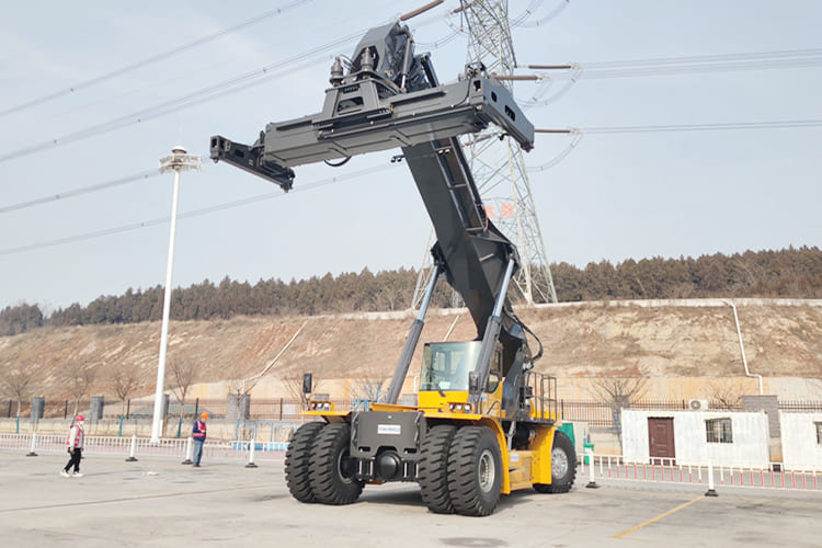 XCMG Container Reach Stacker for Sale in Ghana - Container handler: picture 3 XCMG Container Reach Stacker for Sale in Ghana - Container handler: picture 3