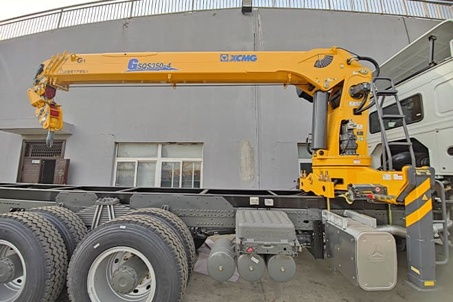 XCMG Truck Mounted Crane with Hydraulic Boom Capacity for Sale in Kenya - Crane truck: picture 3 XCMG Truck Mounted Crane with Hydraulic Boom Capacity for Sale in Kenya - Crane truck: picture 3