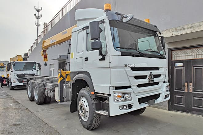 XCMG Truck Mounted Crane with Hydraulic Boom Capacity for Sale in Kenya - Crane truck: picture 2 XCMG Truck Mounted Crane with Hydraulic Boom Capacity for Sale in Kenya - Crane truck: picture 2