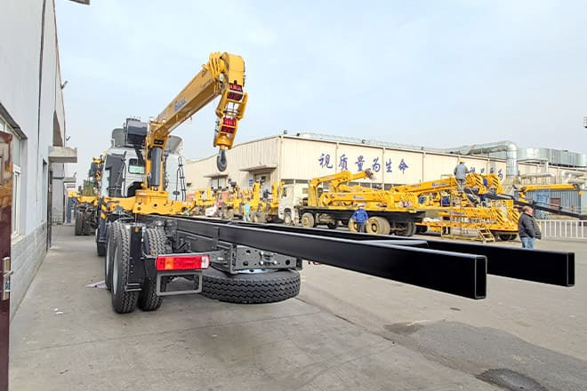 XCMG Truck Mounted Crane with Hydraulic Boom Capacity for Sale in Kenya - Crane truck: picture 4 XCMG Truck Mounted Crane with Hydraulic Boom Capacity for Sale in Kenya - Crane truck: picture 4