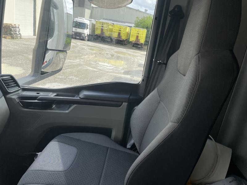 Curtainsider truck MAN TGS 35.480: picture 9