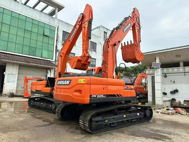 2022 Doosan DX225 - Crawler excavator: picture 2 2022 Doosan DX225 - Crawler excavator: picture 2