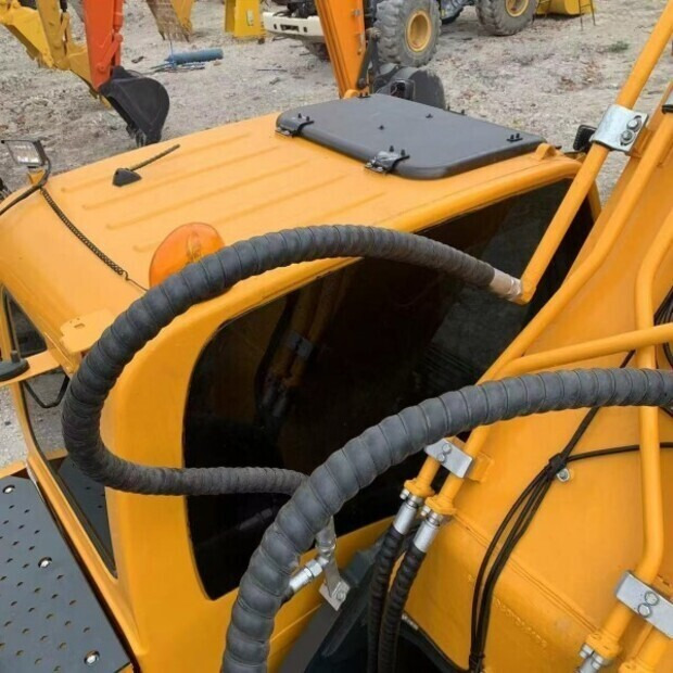 Crawler excavator 2023 Hyundai R305: picture 7