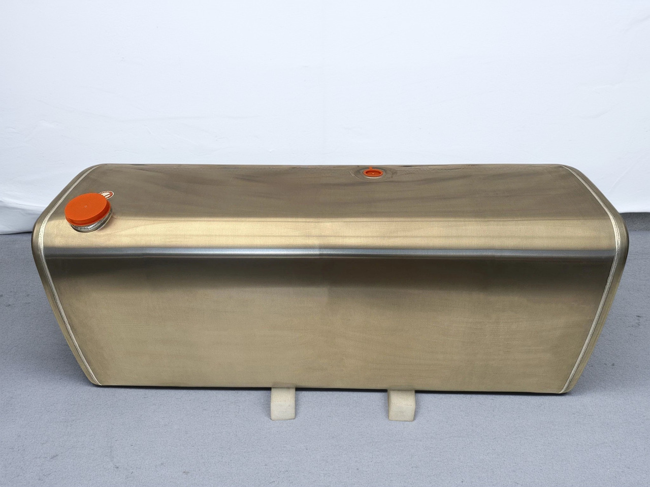 VOLVO - Fuel tank: picture 1 VOLVO - Fuel tank: picture 1