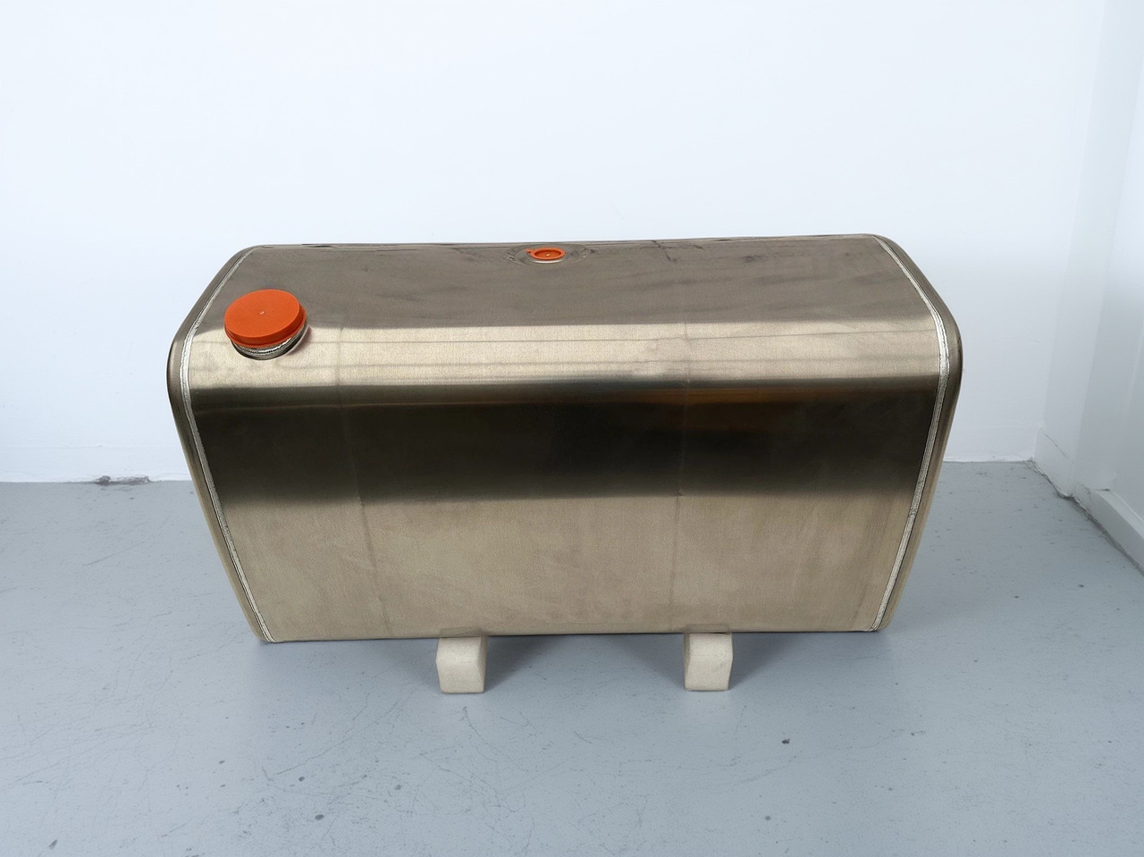 VOLVO - Fuel tank: picture 1 VOLVO - Fuel tank: picture 1