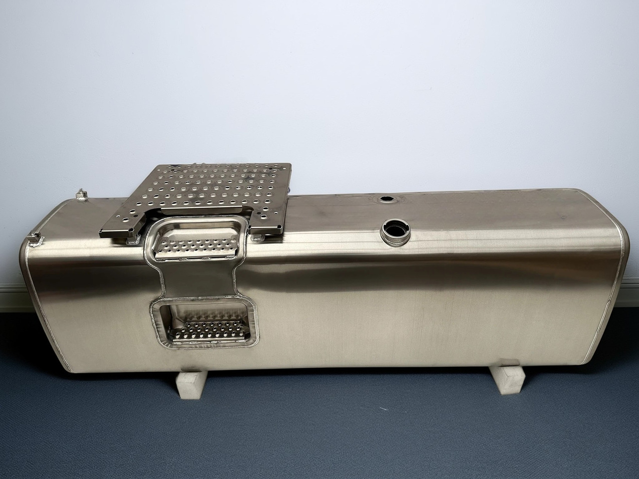 VOLVO - Fuel tank: picture 1 VOLVO - Fuel tank: picture 1