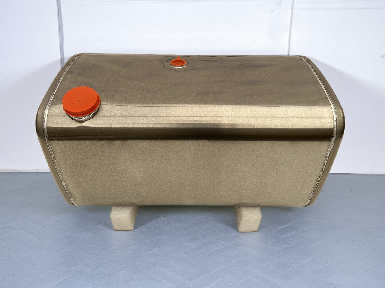 VOLVO - Fuel tank: picture 1 VOLVO - Fuel tank: picture 1