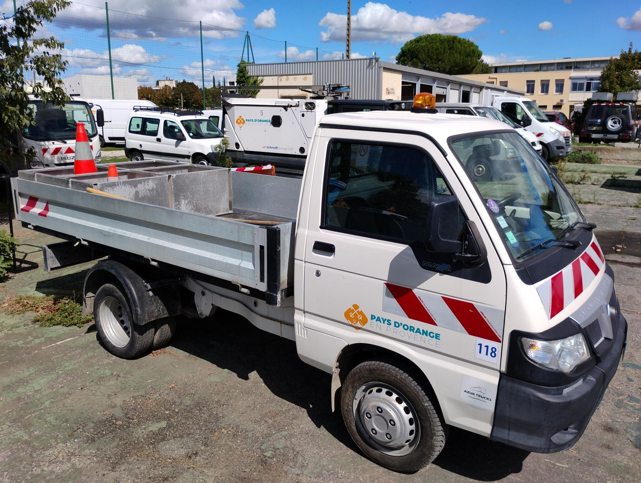 PIAGGIO PORTER 2 PLACES AVEC PLATEAU GENRE CTTE / DISPONIBL - Flatbed van: picture 1 PIAGGIO PORTER 2 PLACES AVEC PLATEAU GENRE CTTE / DISPONIBL - Flatbed van: picture 1