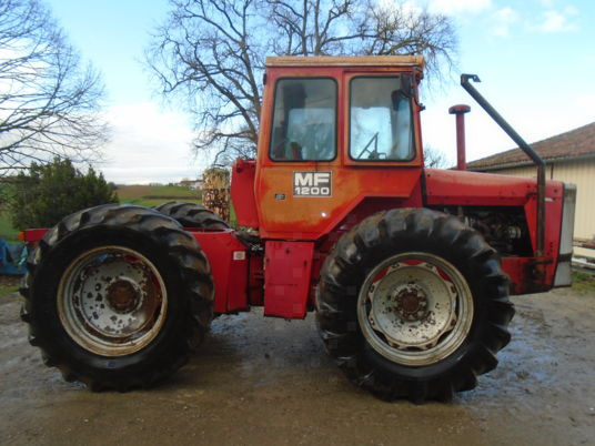 Massey Ferguson 1200 - Farm tractor: picture 2 Massey Ferguson 1200 - Farm tractor: picture 2