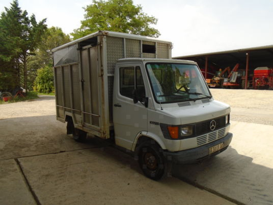 Mercedes 307D - Livestock truck: picture 1 Mercedes 307D - Livestock truck: picture 1