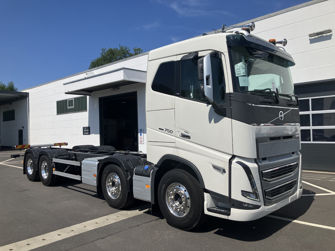VOLVO FH16 750 8x4 Chassis - Cab chassis truck: picture 2 VOLVO FH16 750 8x4 Chassis - Cab chassis truck: picture 2