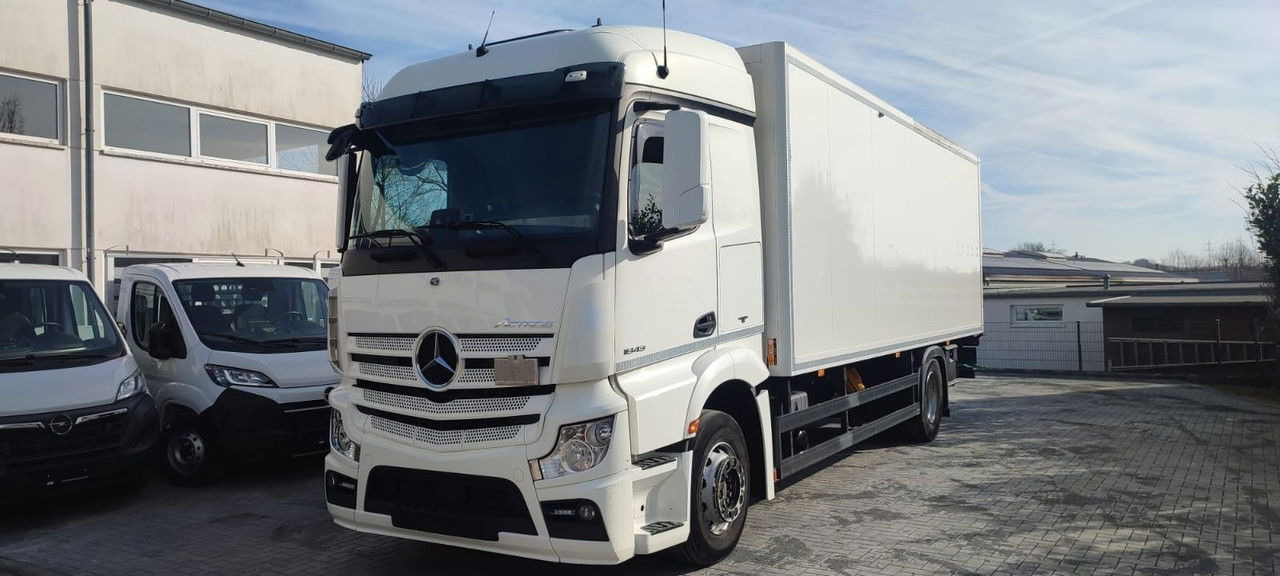 Mercedes-Benz Actros 1843 1843-Vermietung - LBW Voll-Luft-gefedert - Box truck: picture 1 Mercedes-Benz Actros 1843 1843-Vermietung - LBW Voll-Luft-gefedert - Box truck: picture 1