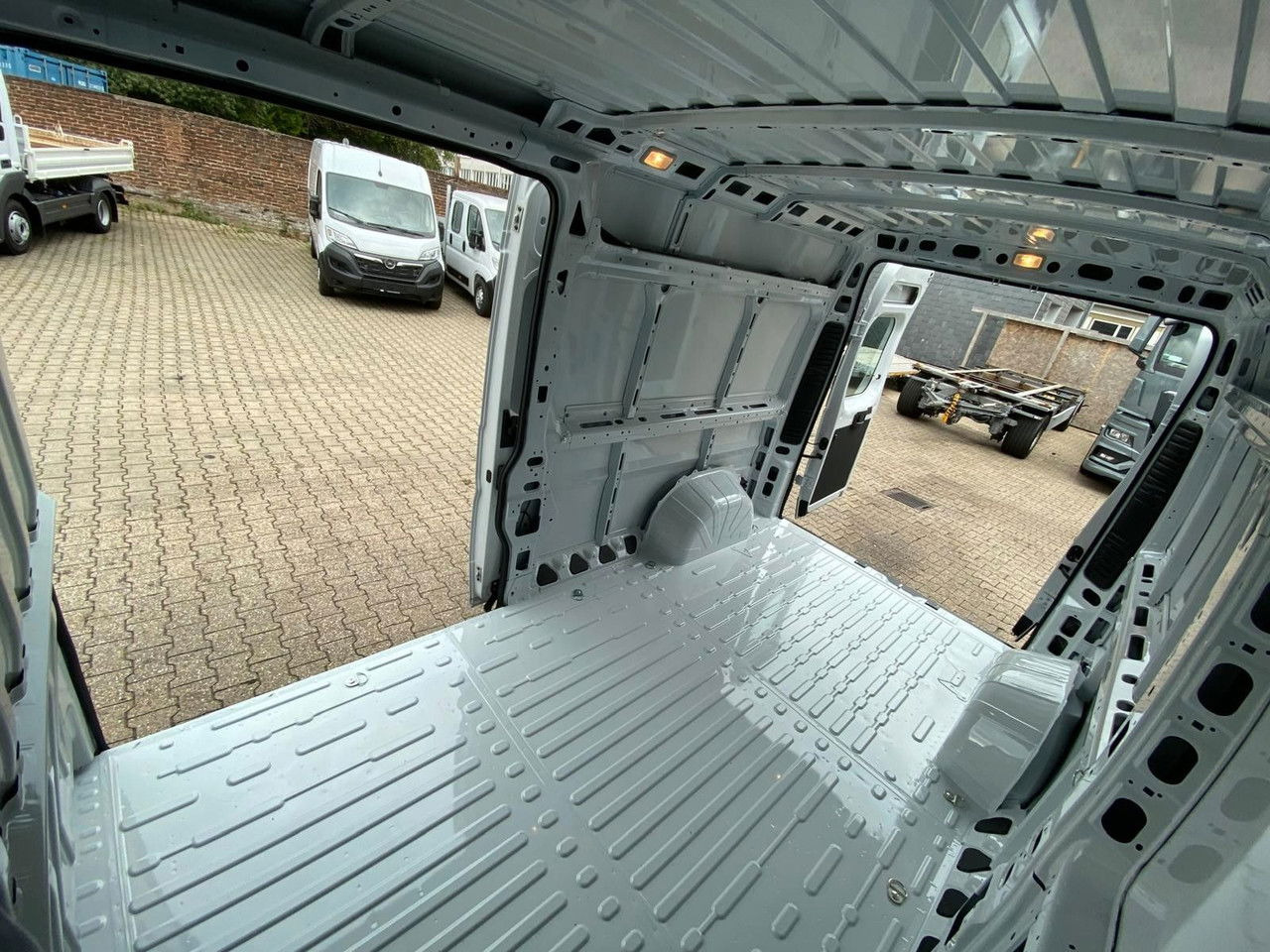 Opel Movano Cargo L3H2 - Panel van: picture 5 Opel Movano Cargo L3H2 - Panel van: picture 5