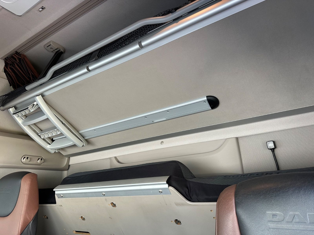 Tractor unit DAF XF 530 SSC Standklima Leder ALU Vollluft: picture 8