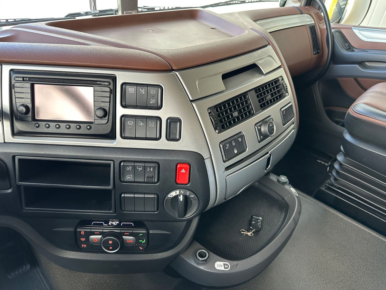 Tractor unit DAF XF 530 SSC Standklima Leder ALU Vollluft: picture 14