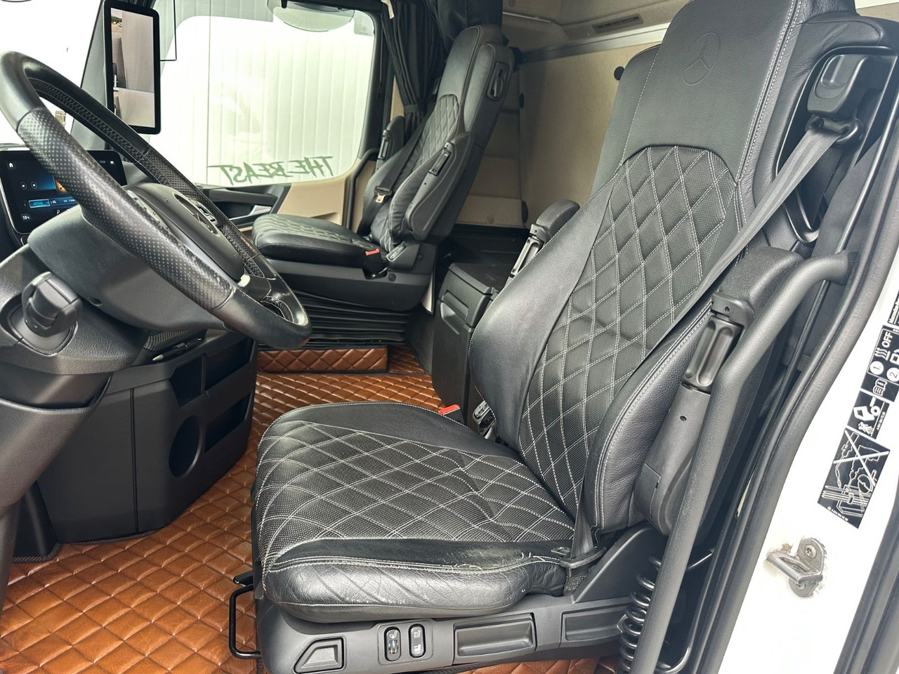 Tractor unit Mercedes-Benz 1863  Vollausstattung: picture 6
