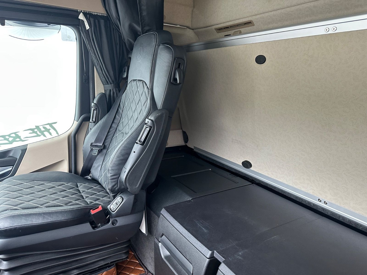 Tractor unit Mercedes-Benz 1863  Vollausstattung: picture 8