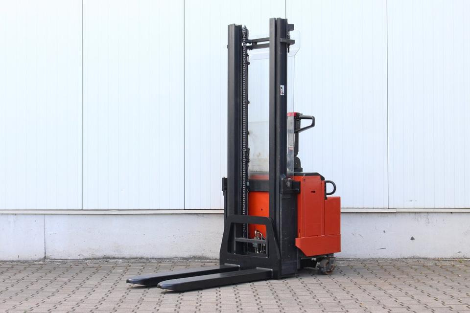 BT LSV1250 - 3400mm - Stacker: picture 2 BT LSV1250 - 3400mm - Stacker: picture 2