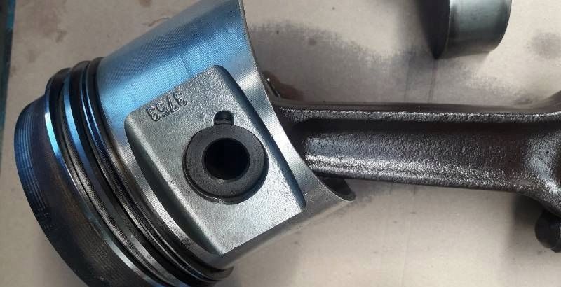 SILNIK DEUTZ F4L1011 TŁOK KOMPLETNY - Engine for Truck: picture 3 SILNIK DEUTZ F4L1011 TŁOK KOMPLETNY - Engine for Truck: picture 3