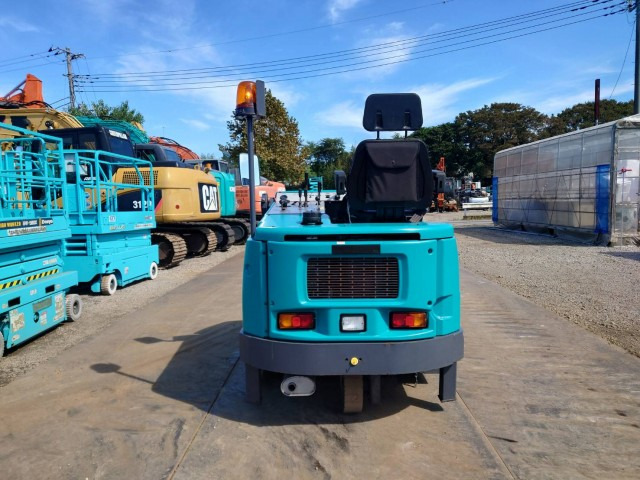 EUREKA MAGNUM HDK - Industrial sweeper: picture 3 EUREKA MAGNUM HDK - Industrial sweeper: picture 3