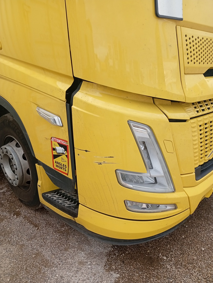 VOLVO FH 460 Aero, Damaged, Located in Bari,Italy - Tractor unit: picture 4 VOLVO FH 460 Aero, Damaged, Located in Bari,Italy - Tractor unit: picture 4