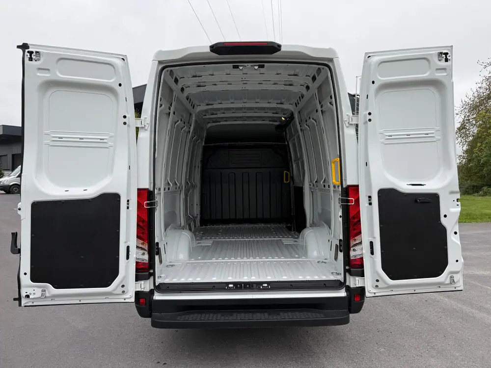 Lease a Iveco Daily 35-140 *L3H2*DISPO DE STOCK*Airco*Cruise control Iveco Daily 35-140 *L3H2*DISPO DE STOCK*Airco*Cruise control: picture 15 Lease a Iveco Daily 35-140 *L3H2*DISPO DE STOCK*Airco*Cruise control Iveco Daily 35-140 *L3H2*DISPO DE STOCK*Airco*Cruise control: picture 15