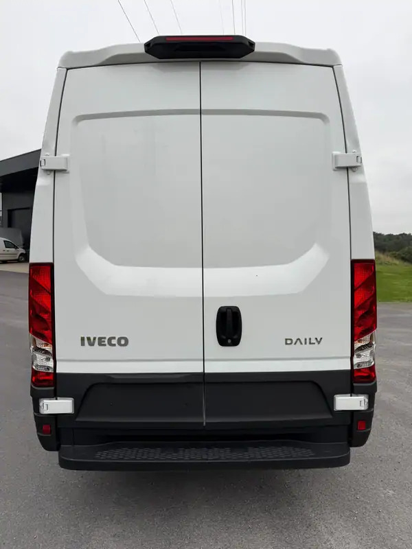Lease a Iveco Daily 35-140 *L3H2*DISPO DE STOCK*Airco*Cruise control Iveco Daily 35-140 *L3H2*DISPO DE STOCK*Airco*Cruise control: picture 7 Lease a Iveco Daily 35-140 *L3H2*DISPO DE STOCK*Airco*Cruise control Iveco Daily 35-140 *L3H2*DISPO DE STOCK*Airco*Cruise control: picture 7
