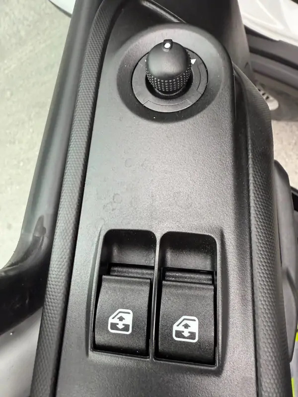 Lease a Iveco Daily 35-140 *L3H2*DISPO DE STOCK*Airco*Cruise control Iveco Daily 35-140 *L3H2*DISPO DE STOCK*Airco*Cruise control: picture 19 Lease a Iveco Daily 35-140 *L3H2*DISPO DE STOCK*Airco*Cruise control Iveco Daily 35-140 *L3H2*DISPO DE STOCK*Airco*Cruise control: picture 19