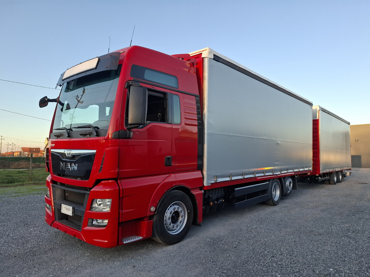MAN TGX 26.440 E6 + SCHMITZ - Curtainsider truck: picture 3 MAN TGX 26.440 E6 + SCHMITZ - Curtainsider truck: picture 3
