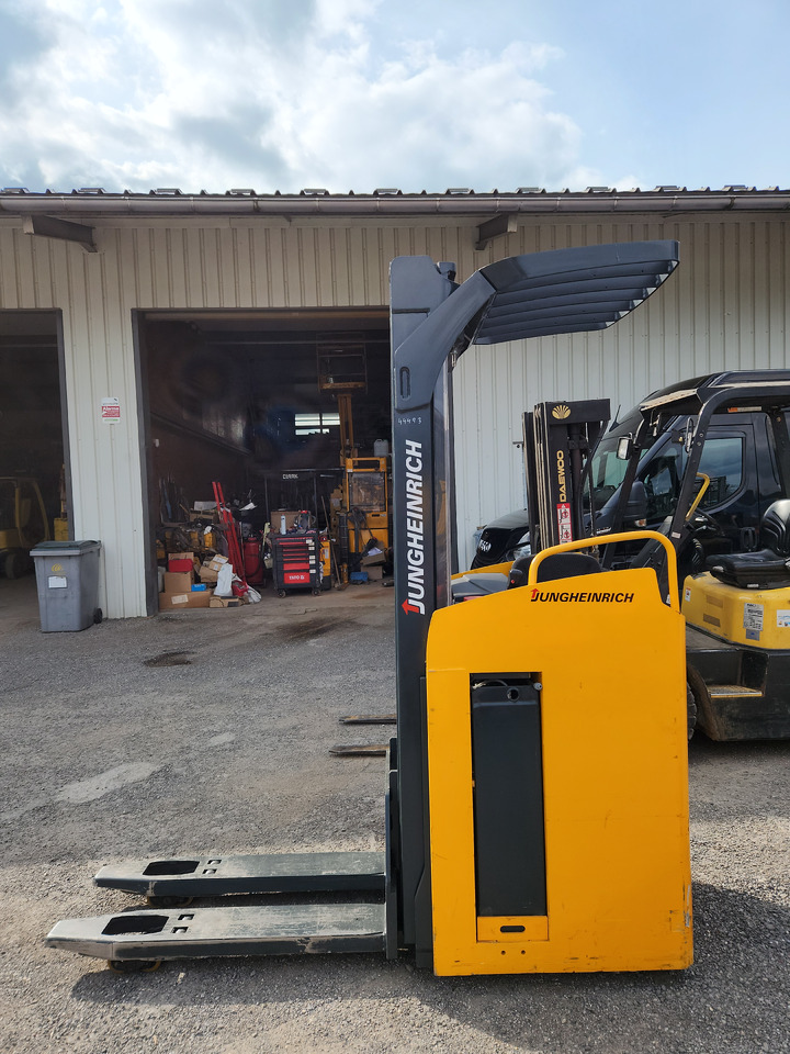 JUNGHEINRICH ESC 216z - Warehouse equipment: picture 4 JUNGHEINRICH ESC 216z - Warehouse equipment: picture 4