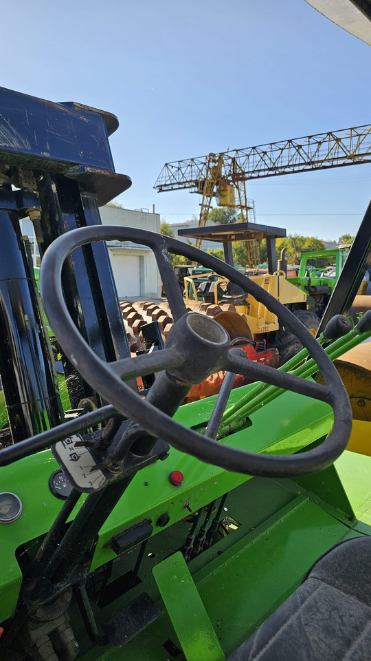 Rough terrain forklift CATERPILLAR V330B: picture 14